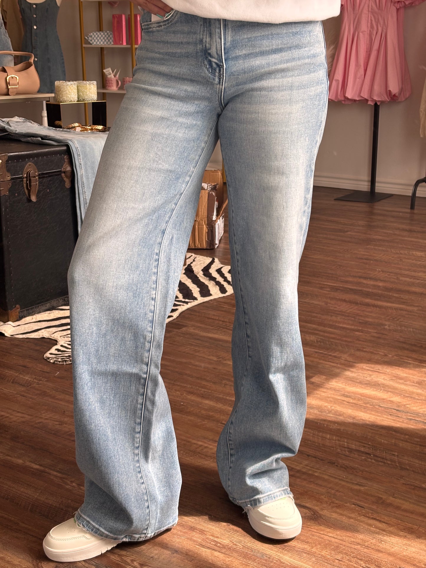 HIGH RISE FULL LENGTH LIGHT WASH WIDE JEANS F6060