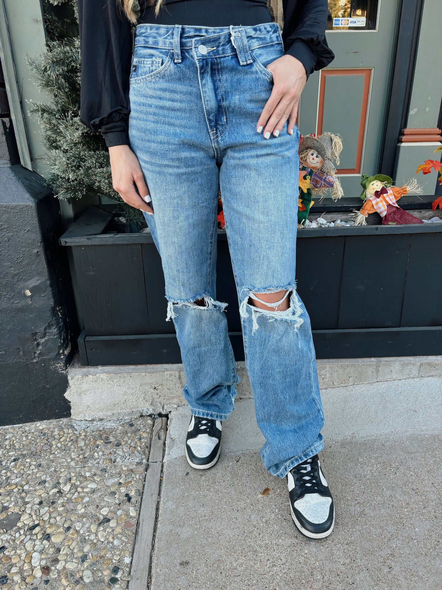 Medium Wash 90s Ripped Jeans